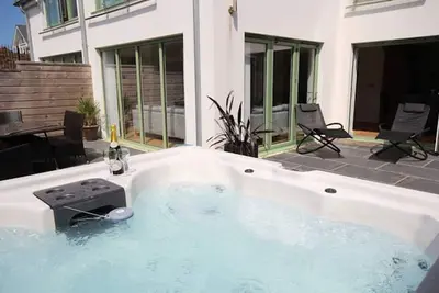 Image de 2 Point View - Award Winning Apartment with Private Hot Tub / near Croyde Bay