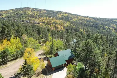 Image de Spacious Cabin Minutes to Terry Peak, Hot Tub, Garage, Game Room for Kids!