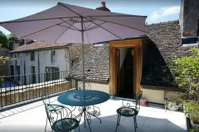 Image de maison centre historique de Beaune terrasse et climatisation