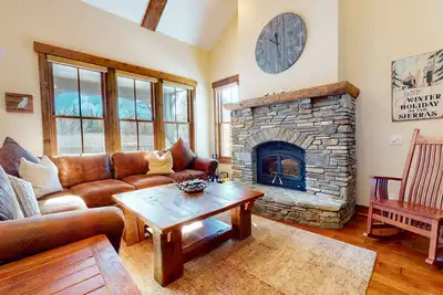 Image de Great Mountain Views! Natural Light, Laundry & Gas Grill. Near Golf Course