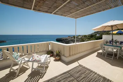 Image de Typical dwelling with terrace facing the sea 30mt from the beach Novaglie