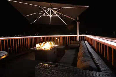 Image de Modern Smart Home w/Gourmet Kitchen, Peloton & King Suite with Rooftop Deck