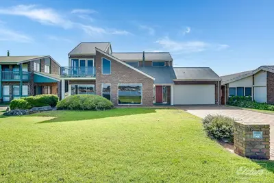Image de 30 Liverpool Road - waterfront stunner