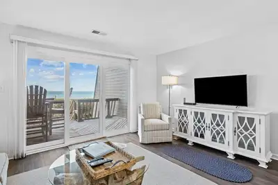 Image de A Shore Gem-Oceanfront! Pool right out the front door! (2 week bookings only)