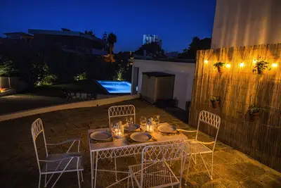 188 Apartments - Lantana (pool, garden and patio)
