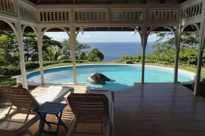 Image de Beautiful, secluded, open plan cottage with spectacular sea views