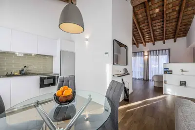 Image de Beautiful renovated studio penthouse