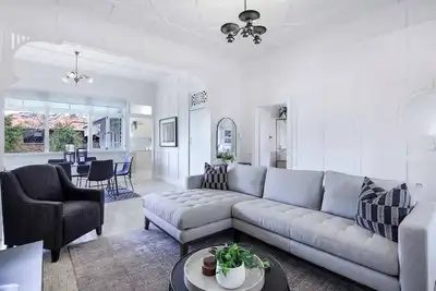Image de West end Charm 5 bed, 3km to Cbd