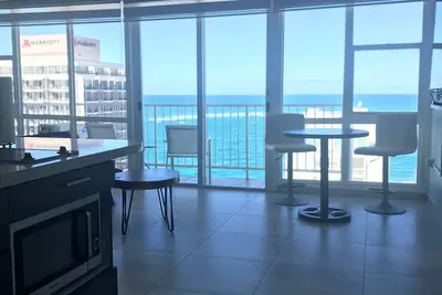 Image de Amazing Ocean front View Studio on 23rd floor with Balcony & Free Wi-fi access
