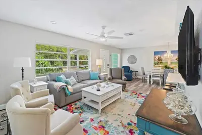 Image de Gulf Coast Luxury Coastal Decor -4 bedrooms