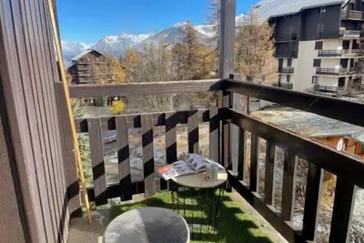 À 50m des pistes de ski, 4ème étage, vue pistes de ski, balcon, télévision, 25m², Risoul