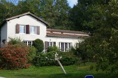 Image de Maison de campagne avec piscine entièrement rénovée