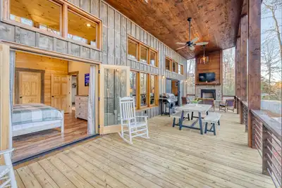 Image de *New* Modern Cabin w/ Serene Forest Views/Hot Tub/Spacious Decks