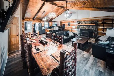 Image de Great Location/Mtn View/Hot tub/Pool table/Arcade!