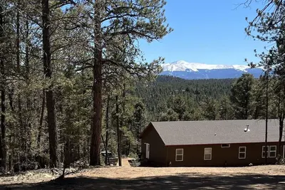 Image de Secluded Spacious Mountain Cabin w/ Hot Tub, A/C, Big Kitchen on 4 Wooded Acres