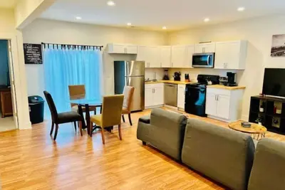 Image de Cozy Bates-Hendricks Home