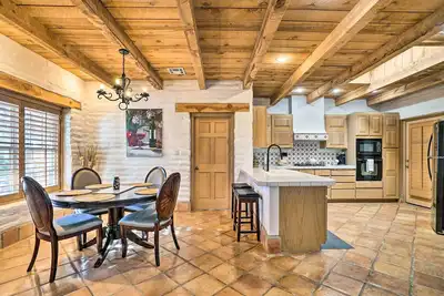 Image de Las Cruces Home 'La Casa Blanca' w/ Courtyard