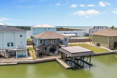 Image de Dee'S Galley is Waterfront in Poc