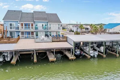 Image de Dockside is Waterfront in Poc