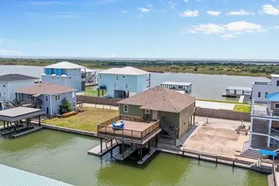 Image de Gk Bay is Waterfront in Poc