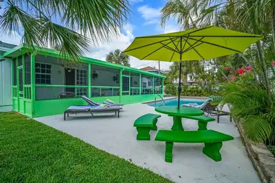 Image de *Palm Green Haus* w/Pool Oasis