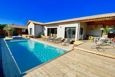 Image de Villa 10 couchages avec piscine chauffée idéalement située