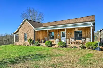 Image de Breathtaking Elkin Getaway w\/ Vineyard Views!