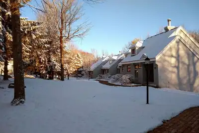 Image de Stratton Comfort & Convenience - Walk or Quick Shuttle to Village
