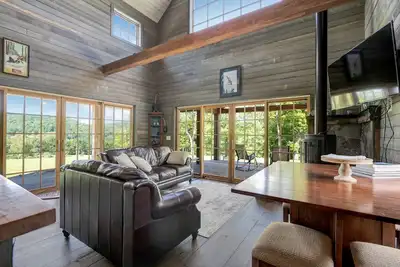 Image de Balmy Spring and Summer Getaway - Rustic Contemporary Cabin on Mt Ascutney