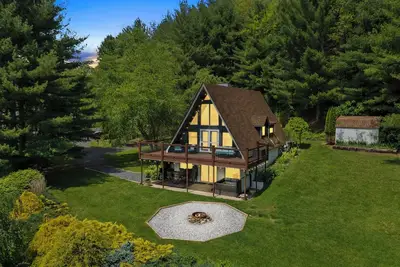 Image de \"A Frame Haven\" - w\/ Hot Tub and Nc Mountain Views by the New River