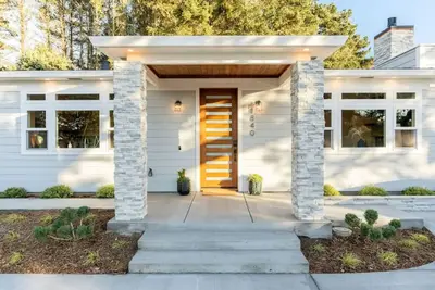 Image de Luxe Surf Shack | Rooftop Hot Tub, Games + Near Beach