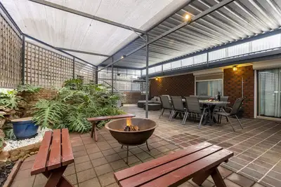 Image de Barossa- Lyndoch-Sleeps 10-Spacious/Spa/Wifi/Foxtel - Groups/ Family and Pets