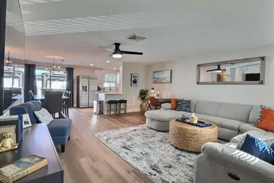 Image de Modern bliss just 10 minutes from Siesta Key beaches and downtown Sarasota