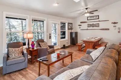 Image de Community Private Beach, Communal Hot Tub, Near Whitefish Lake!