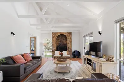 Image de Tuscan style ocean beach escape on the Peninsula