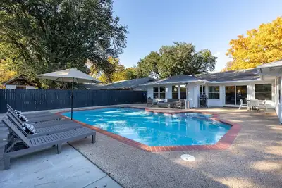 Image de Spacious 6br by At&T Stadium Stockyard Heated Pool