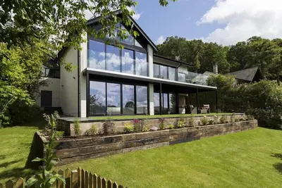 Jaspers Retreat, pet friendly in Bowness-On-Windermere