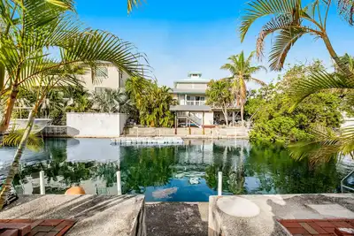 Image de Canalside condo with private dock, boat ramp, water-view patio, central Ac & W/D