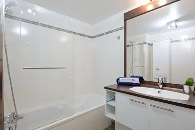 Image de Bel appartement pour 4 personnes avec Wifi, piscine, climatisation, Tv et terrasse
