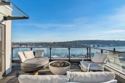 Image de Stunning Queen Anne Hill Haven: Rooftop Lake Views!