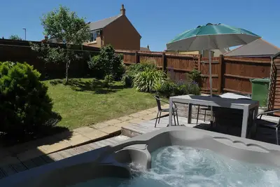 Image de Cliffwalk Cottage, pet friendly, with hot tub in Portland Bill