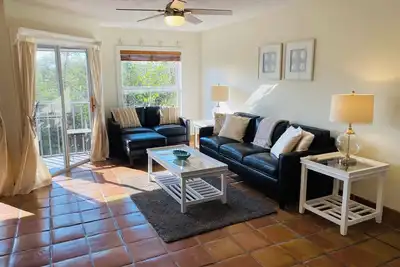 Image de Style of the Isle within walking distance to the beach