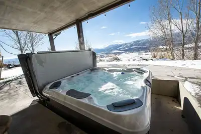 Image de Beautiful Views! Nice big home with 5 bedrooms and private hot tub
