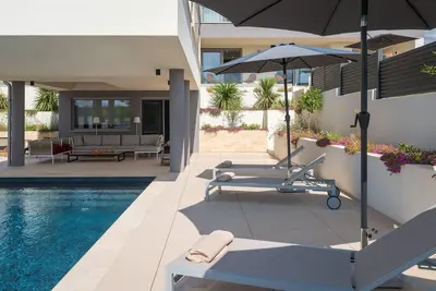 Image de Maison de vacances Petrčane pour 1 - 10 personnes avec 4 chambres à coucher - Maison de vacances