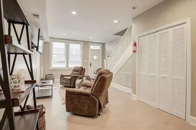 Image de Capital Hill, Eastern Market, 3br 1. 5 Ba, New Full Renovation