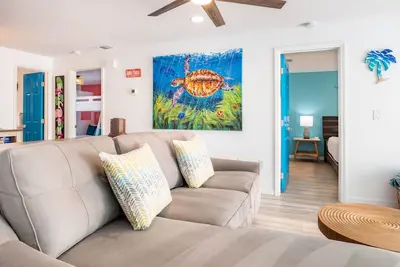 Image de Palm View Lakehouse with private pool!