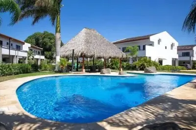 Image de Fabulous 2-Story Condo with Big Pool - Short Drive to Beaches