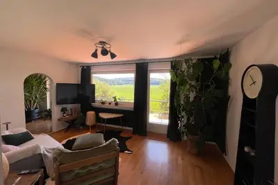Image de Großes Apartment mit Balkon im Grünen zum wohlfühlen und entspannen