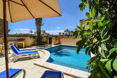 Image de Tas Soru - Farmhouse full of character with A\/C and pool