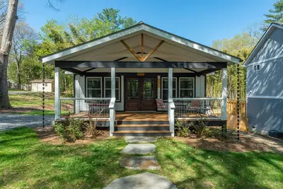 Image de Blue Heron Bungalow 5 Min to Downtown Black Mtn